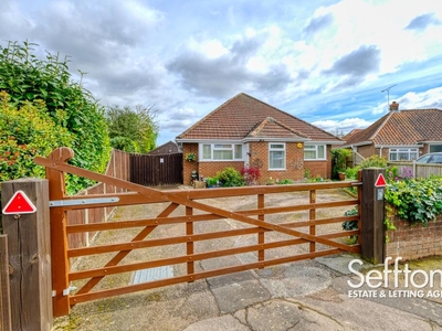 6 bedroom detached bungalow for sale in Harvey Close, Thorpe St. Andrew, NR7