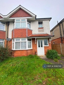 6 bedroom semi-detached house for rent in Burgess Road, Southampton, SO16