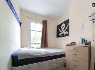 6 Bedroom Shared Living/roommate London London