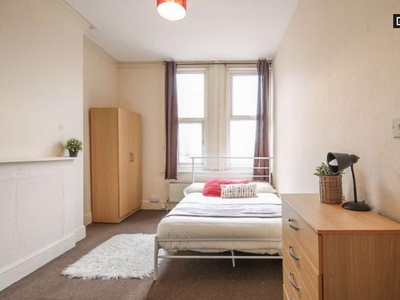 8 Bedroom Shared Living/roommate London London