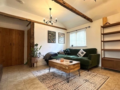 Barn conversion to rent in Kingsford Street, Mersham, Ashford TN25