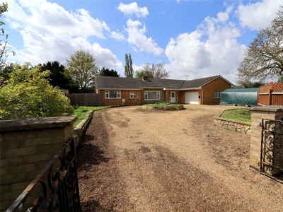 Bungalow for sale in Newton Road, Rushden, Northamptonshire NN10