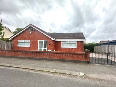 Bungalow to rent in Brookdale Avenue North, Greasby, Wirral CH49