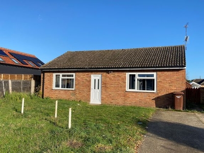 Bungalow to rent in Morley Close, Beck Row, Bury St. Edmunds IP28