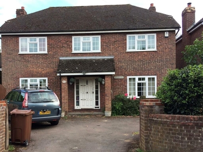 4 bedroom detached house for rent in The Street, Meopham, DA13