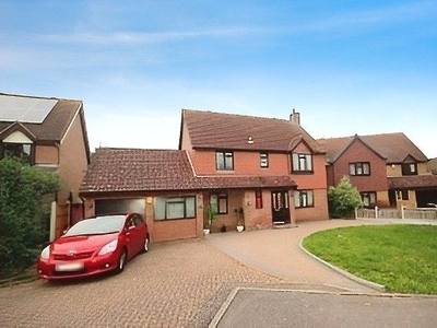 Detached house to rent in Barley Close, Langdon Hills, Basildon SS16