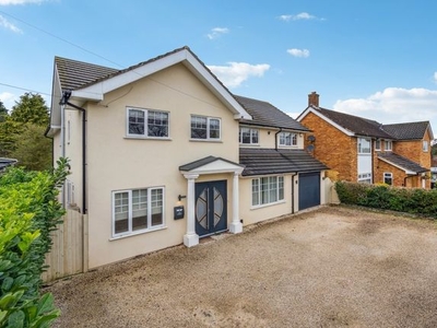 Detached house to rent in Cherry Tree Road, Beaconsfield HP9