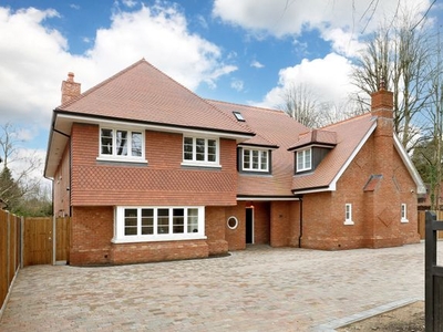 Detached house to rent in Gregories Road, Beaconsfield HP9