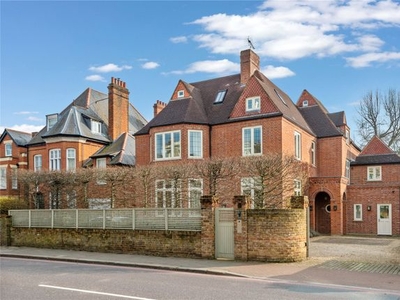 Detached house to rent in North Side Wandsworth Common, London SW18