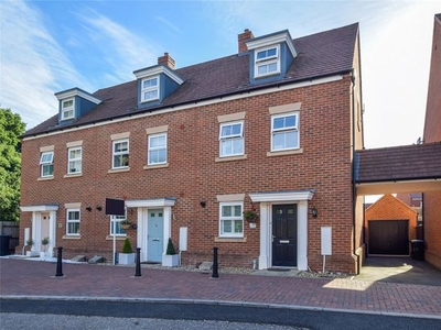 End terrace house to rent in Shearwater Road, Hemel Hempstead, Hertfordshire HP3