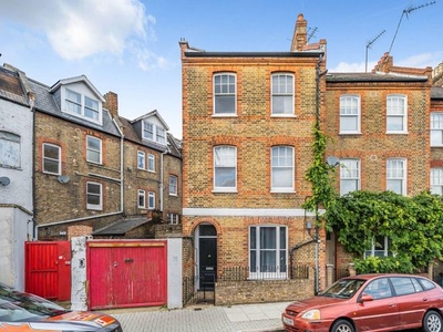 Flat for sale in Robertson Street, Diamond Conservation Area, London SW8