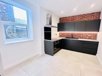 Flat to rent in 1A Railway Road, Manchester M41