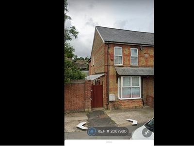 Flat to rent in Abercromby Avenue, High Wycombe HP12