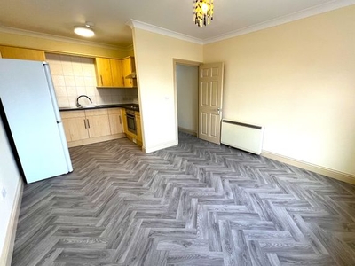 Flat to rent in Aldborough Road South, Ilford IG3