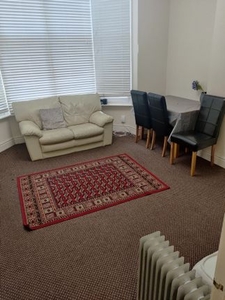 Flat to rent in Alexandra Road, Leicester LE2