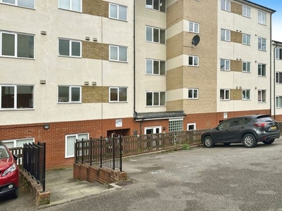 Flat to rent in Bambridge Court, Maidstone ME14