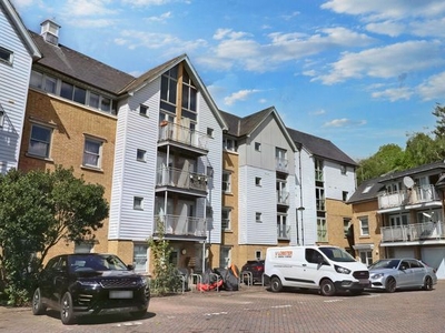 Flat to rent in Bingley Court, Canterbury CT1