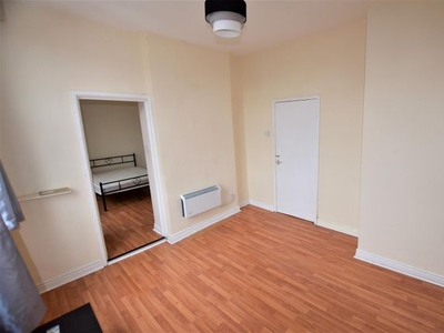 Flat to rent in Bramley Road, Leicester LE3