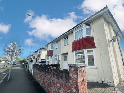 Flat to rent in Caerphilly Road, Birchgrove, Cardiff CF14