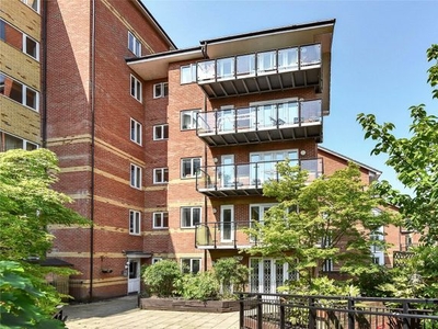 Flat to rent in Capital Point, Temple Place, Reading, Berkshire RG1