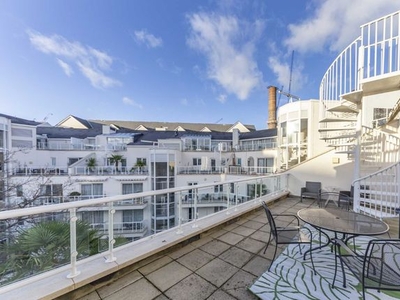 Flat to rent in Carlyle Court, Chelsea Harbour, London SW10