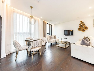 Flat to rent in Charles Clowes Walk, London SW11