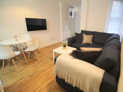 Flat to rent in Clarendon Road, Leeds LS2