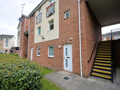 Flat to rent in Clog Mill Gardens, Selby YO8