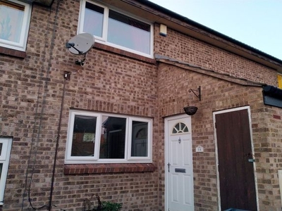 Flat to rent in Cotswold Court, Bramcote NG9