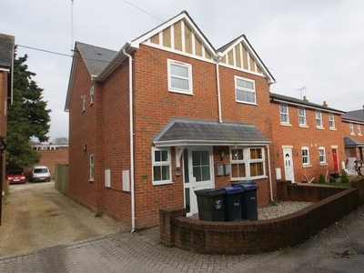 Flat to rent in Crown Lane, Ludgershall SP11