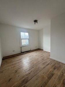 Flat to rent in Eastfield Road, Burnham, Slough SL1