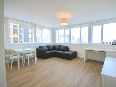 Flat to rent in Enterprise House, Isambard Brunel Road, Portsmouth PO1