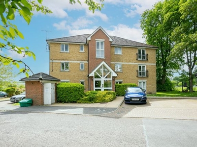 Flat to rent in Farthing Close, Watford, Hertfordshire WD18