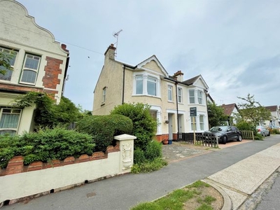 Flat to rent in Fernleigh Drive, Leigh-On-Sea SS9