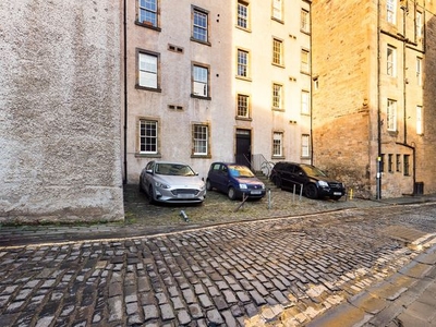Flat to rent in Forrest Hill, Old Town, Edinburgh EH1