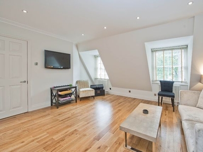 Flat to rent in Grosvenor Hill, London W1K