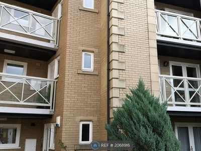 Flat to rent in Haywra Court, Harrogate HG1