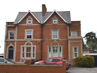 Flat to rent in Henley Road, Caversham, Reading RG4