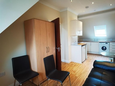 Flat to rent in High Street, Swansea SA1