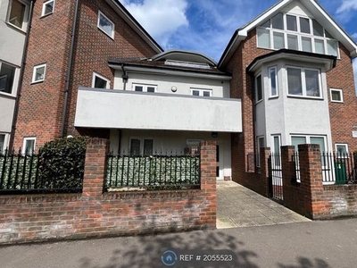 Flat to rent in Highland Avenue, Brentwood CM15
