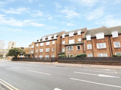 Flat to rent in Homebrook House, Cardington Road, Bedford MK42