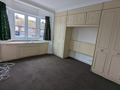 Flat to rent in Horncurch Road, Hornchurch RM11