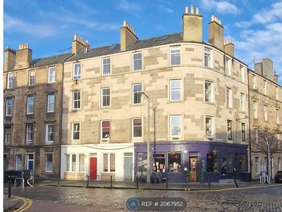 Flat to rent in Iona Street, Edinburgh EH6