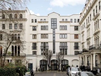 Flat to rent in Kensington Gardens Square, Bayswater W2