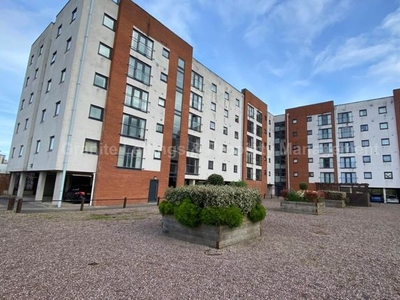 Flat to rent in Ladywell Point, Pilgrims Way, Salford M50