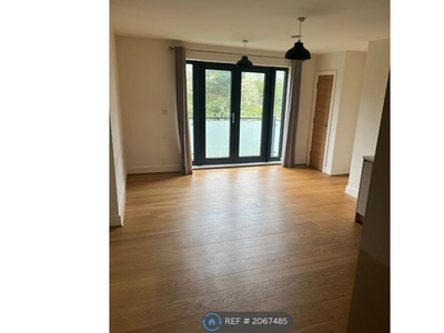 Flat to rent in Lansdowne Place, Taplow, Maidenhead SL6