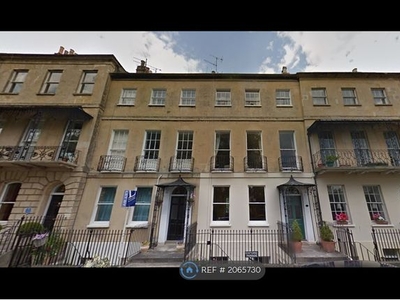 Flat to rent in London Road, Cheltenham GL52