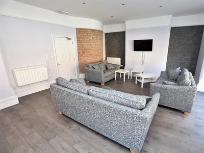 Flat to rent in Market Street, Nottingham NG1