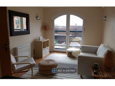 Flat to rent in Off Hoole Lane, Chester CH2
