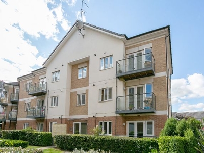 Flat to rent in Oliver Court, Ley Farm Close, Watford, Herts WD25
